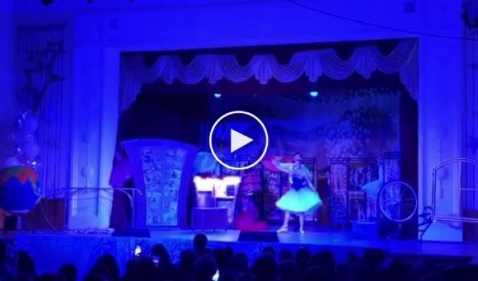 Юные балерины высмеяли Волочкову во время неудачного выступления