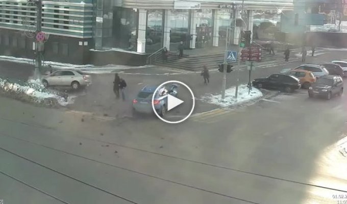 В Саранске из-за столкновения двух авто пострадали несколько пешеходов