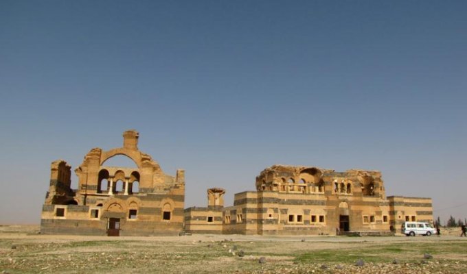 Каср Ибн Вардан – Дворец в пустыне (25 фото)