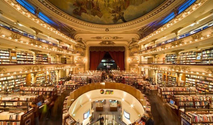 100-летний театр превратили в книжный магазин (6 фото)
