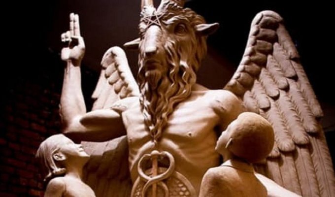 15 жутких фактов о Церкви Сатаны (16 фото)