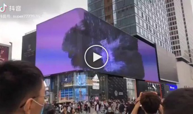 Впечатляющий экран на китайском торговом центре