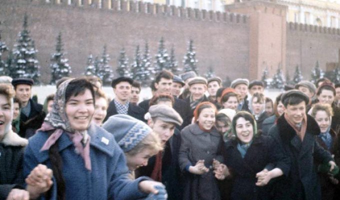 Москва встречает Гагарина. 14 апреля 1961 г. (9 фото)
