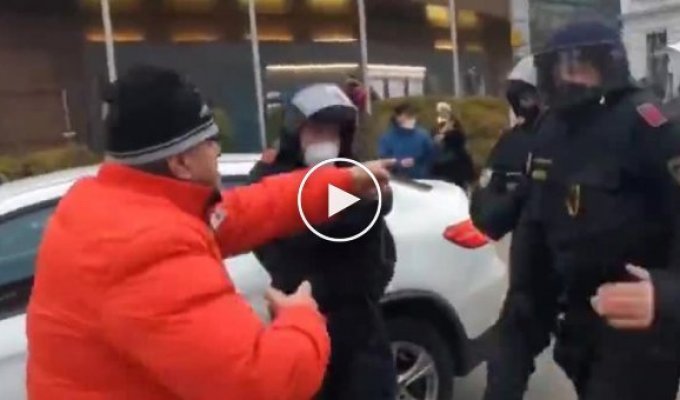 Полиция не церемонилась с протестующими против ковид-ограничений в Вене (Австрия)