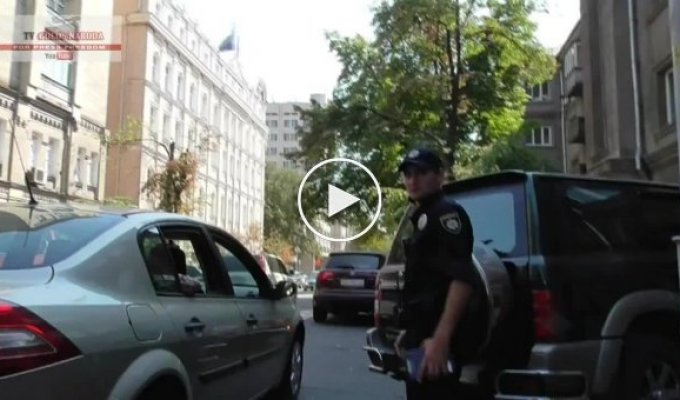 Полиция запретила киевлянам выходить на улицу с видеокамерой или дотошный журналист