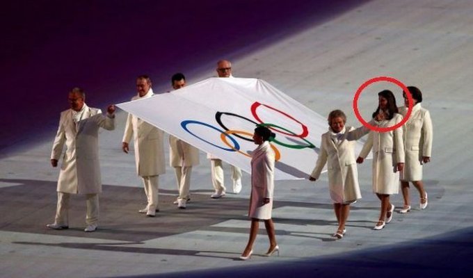 Кто выносил олимпийский флаг на открытии Олимпиады в Сочи (5 фото)