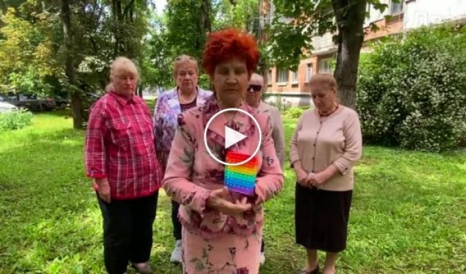 Бабушки из отрядов Путина добрались до поп-итов и симпл-димплов
