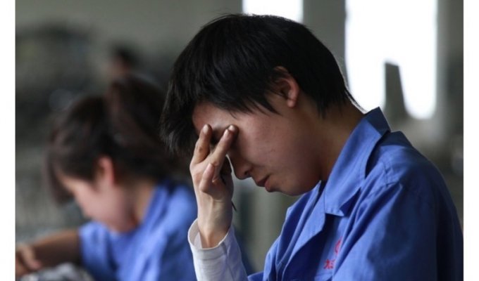Все под контролем: китайские компании будут отслеживать эмоции сотрудников (2 фото)