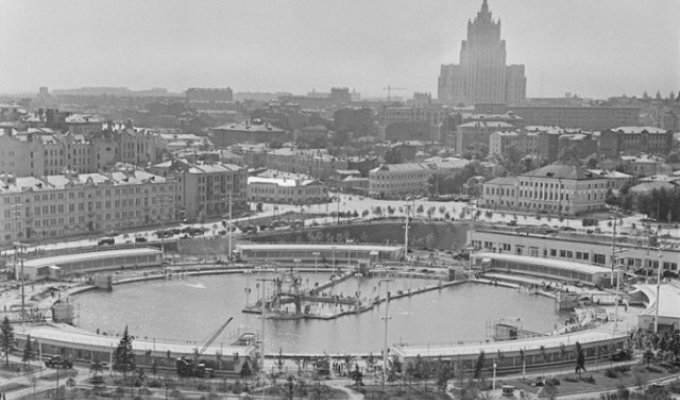 Интересные факты о крупнейшем в Советском Союзе открытом бассейне "Москва" (6 фото)