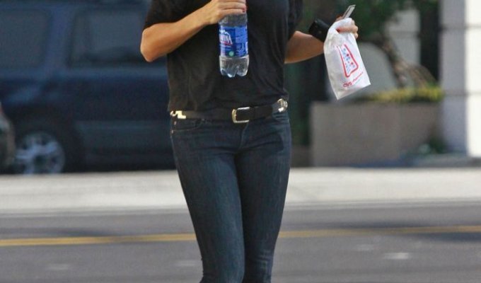 Стейси Кейблер отлично смотрится в джинсах (7 Фото)