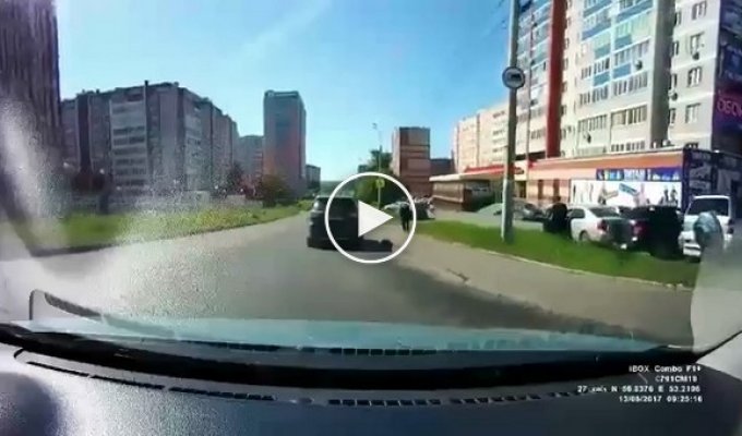 Столкновение мотоциклиста с машиной в Ижевске