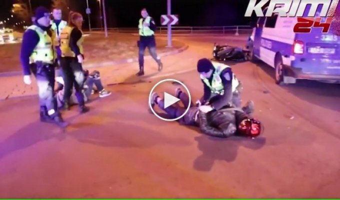 В Таллине полицейская машина протаранила мотоциклиста