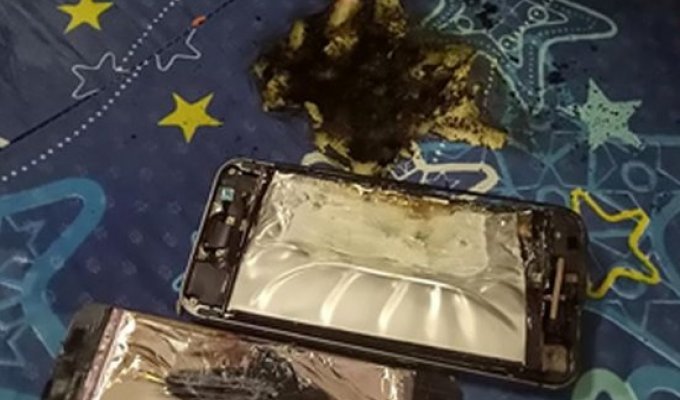 Девушка чуть не сгорела в своей постели из-за воспламенившегося смартфона (2 фото)