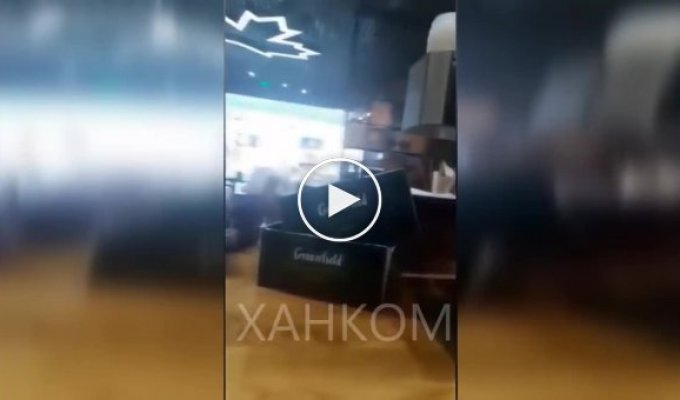 Ведущий MTV Артур Цветков - Vj Archiе - устроил потасовку с нерусским парнем в кафе (мат)