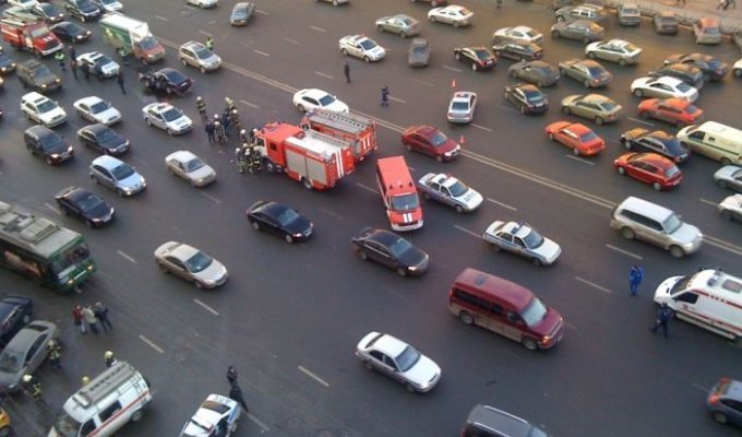 Вчерашняя авария в Москве на Садовом (5 фото)