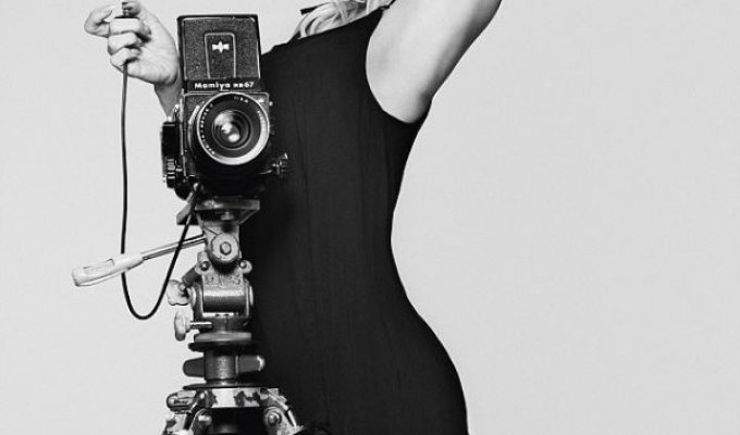 Памела Андерсон снялась в рекламной фотосессии для своего бренда нижнего белья (7 фото)
