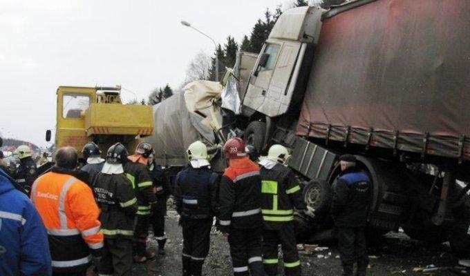 Страшная авария около Зеленограда (18 фото)