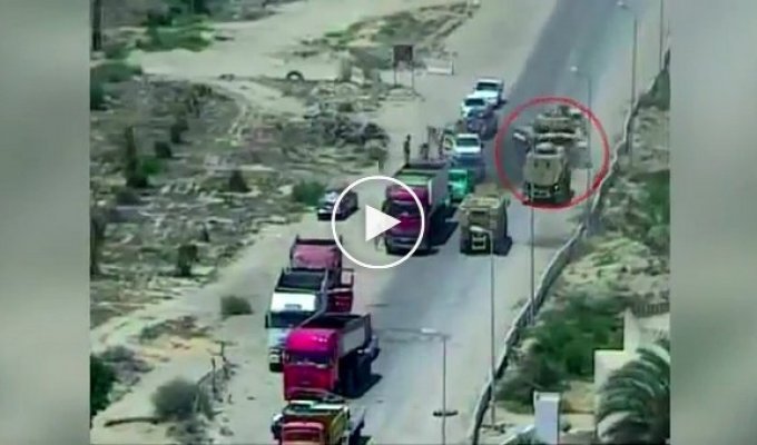 Военные в Египте проехались танком по автомобилю террористов
