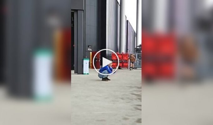 Необычный трюк на скейтборде