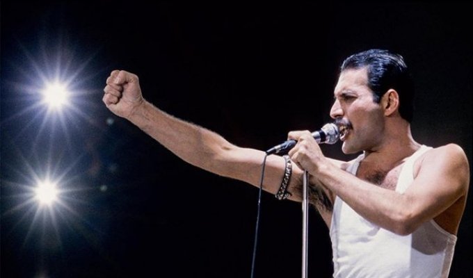 Queen выпустила неизданную песню с вокалом Фредди Меркьюри - Face It Alone (фото + видео)