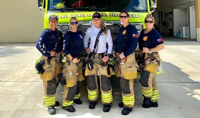 Как выглядит пожарная команда, состоящая только из женщин (3 фото)