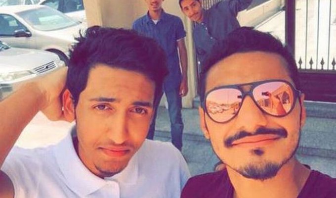 В Саудовской Аравии два парня ценой собственной жизни спасли сотни людей (2 фото + 2 видео)