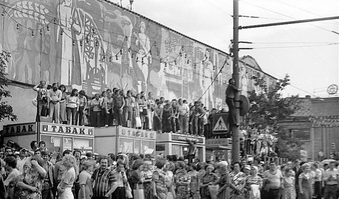 28 июля 1980 года Москва прощалась с Высоцким (11 фото)