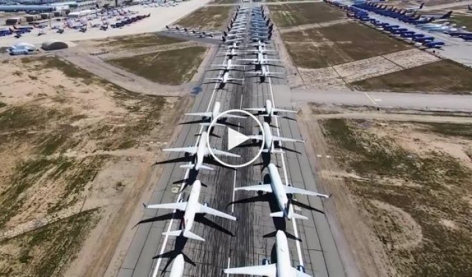 Драматические кадры. Сотни самолетов стоят в пустыне из-за отмены авиасообщений