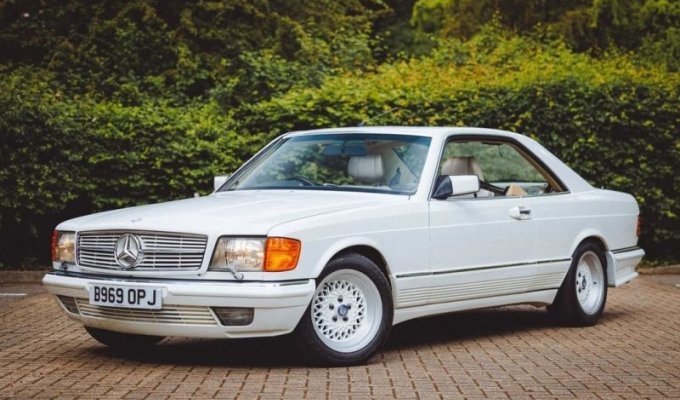Ничто так не кричит о ностальгии по восьмидесятым, как этот тюнингованный белый Mercedes-Benz 500 SEC (12 фото + 1 видео)