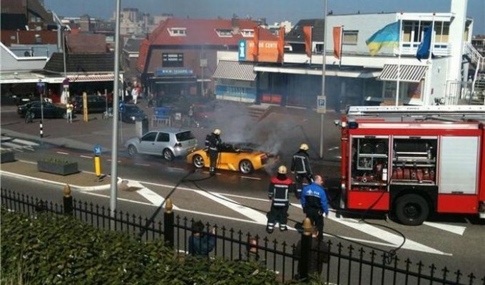Сгоревший Lamborghini (13 фото)