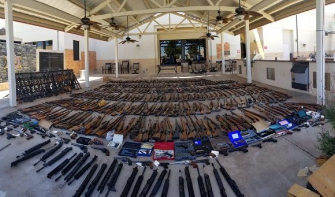 В доме пожилого американца обнаружили огромный арсенал оружия (4 фото)