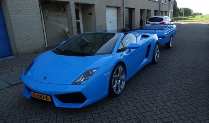 Lamborghini с прицепом в Нидерландах (11 фото + 1 видео)