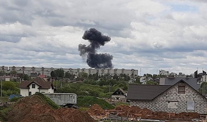 В Барановичах упал учебно-боевой самолет Як-130. Погибли двое летчиков (4 фото + 1 видео)
