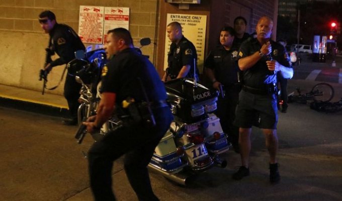 В Далласе в ходе акций протеста убиты 5 полицейских (5 фото + 3 видео)