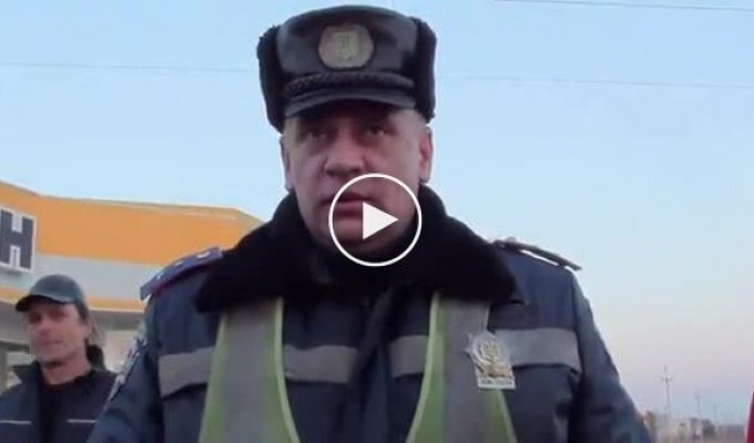 Майдан. Журналисты заставили ГАИ ходить пешком и предоставить документы