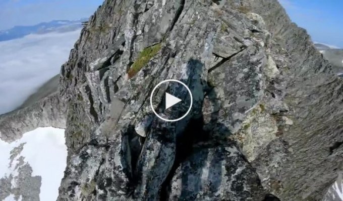 Головокружительное видео пробежки спортсмена по норвежским горам
