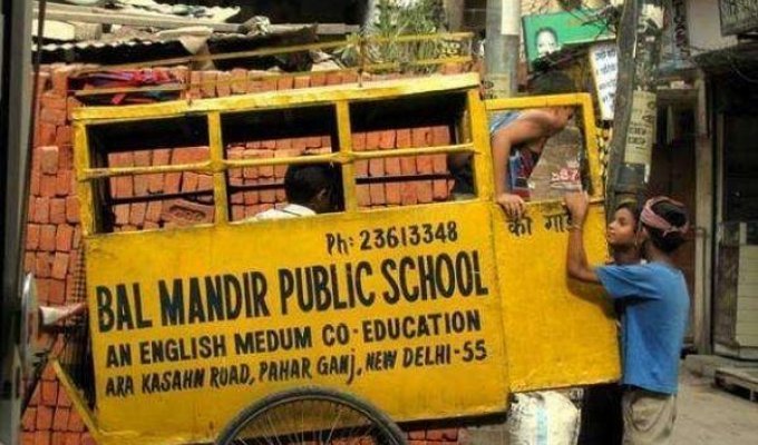 Школьные автобусы в Индии (33 фотографии)