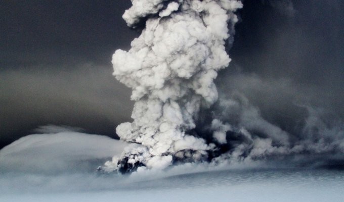 Извержение исландского вулкана Гримсвотн (часть 2) (17 фото)