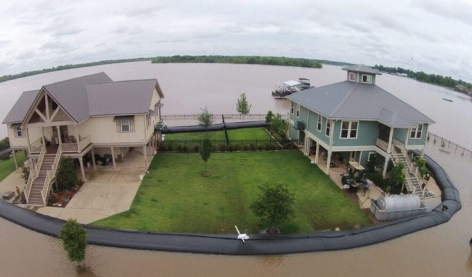 Эта простая, но эффективная конструкция спасет дом от наводнения (7 фото)