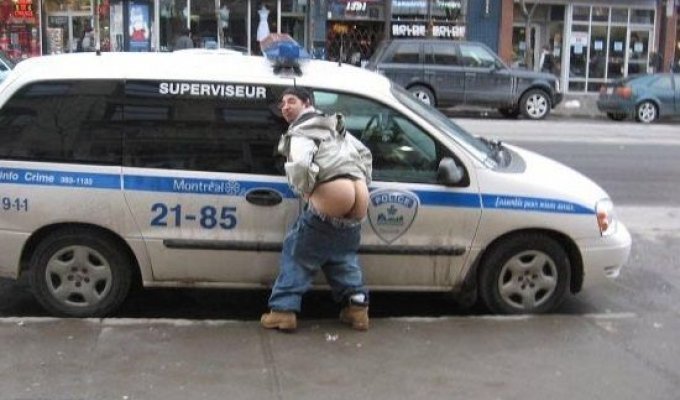 Не лучшая идея фотографировать свою задницу рядом с полицейской машиной (2 фото)