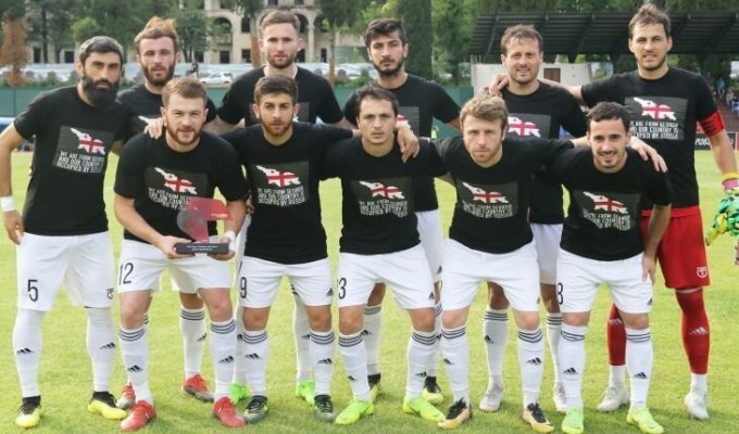 Федерация футбола Грузии поддержала антироссийские акции игроков (2 фото)