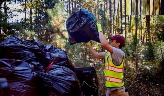 Парень решил посвятить жизнь сбору мусора (9 фото + 1 видео)