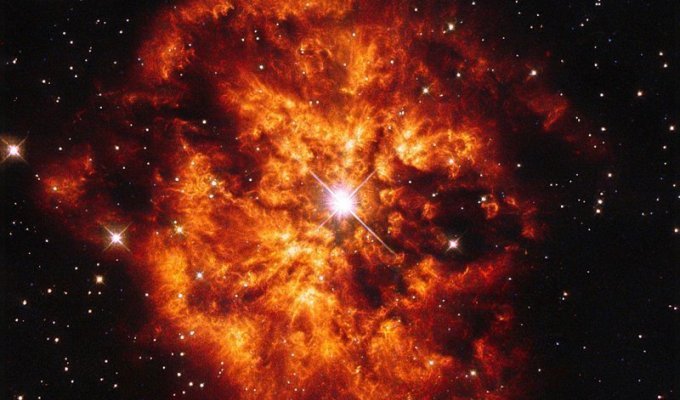 Астрономы обнаружили гигантскую красную звезду (2 фото)
