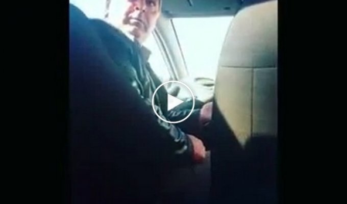 Таксист устроил истерику из-за 100 рублей