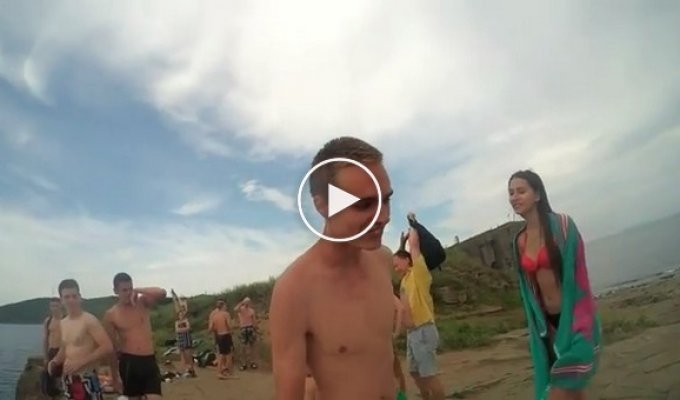 Серфер опубликовал видео с экшн-камеры, пролежавшей год на дне моря