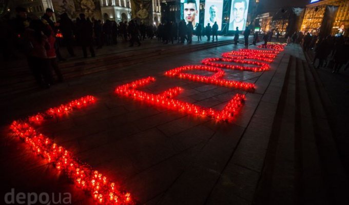 Тысячи свечей и "лучи свободы": Как на Майдане чтили память Небесной Сотни