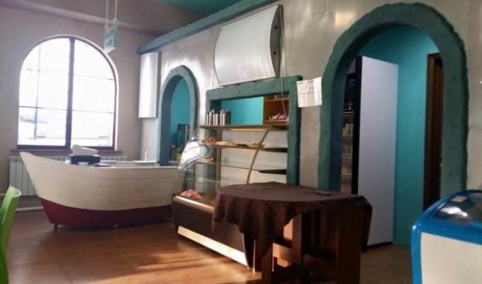 В одном из сел Якутии открылось оригинальное кафе «Красти Краб» (3 фото)