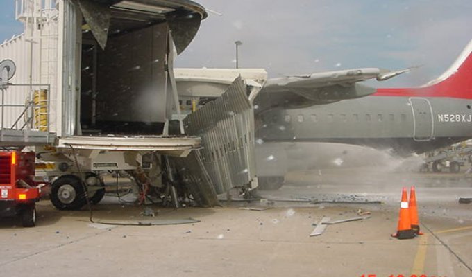Крушение самолёта (8 фото)