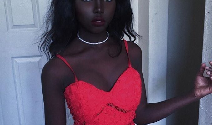 Девушка с потрясающим цветом кожи стала самой яркой звездой Интернета