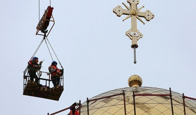 Патриарх Кирилл озвучил темпы строительства храмов: по три - в сутки (3 фото)